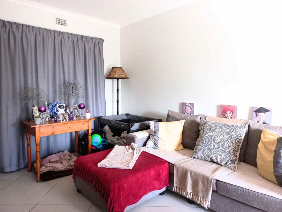 2 Bedroom Property for Sale in Buhrein Western Cape